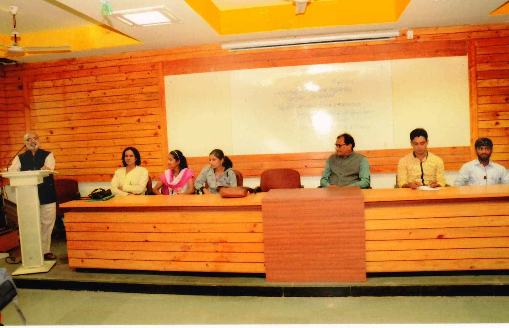 MIND PARLOUR या विषयावर व्याख्यान